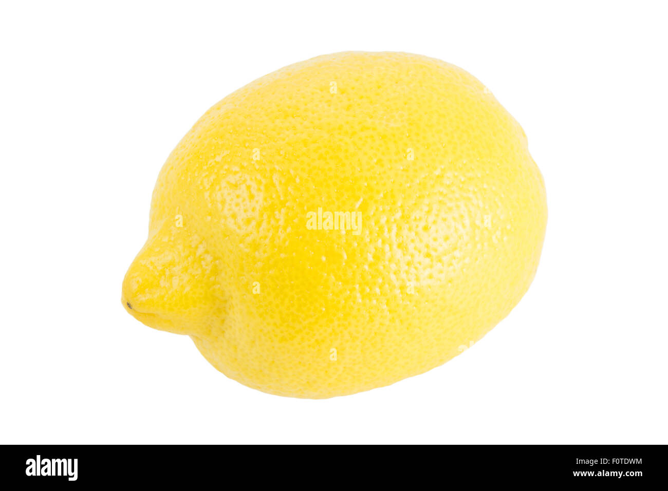 Close-up di un intero limone mature, isolato su sfondo bianco. Foto Stock