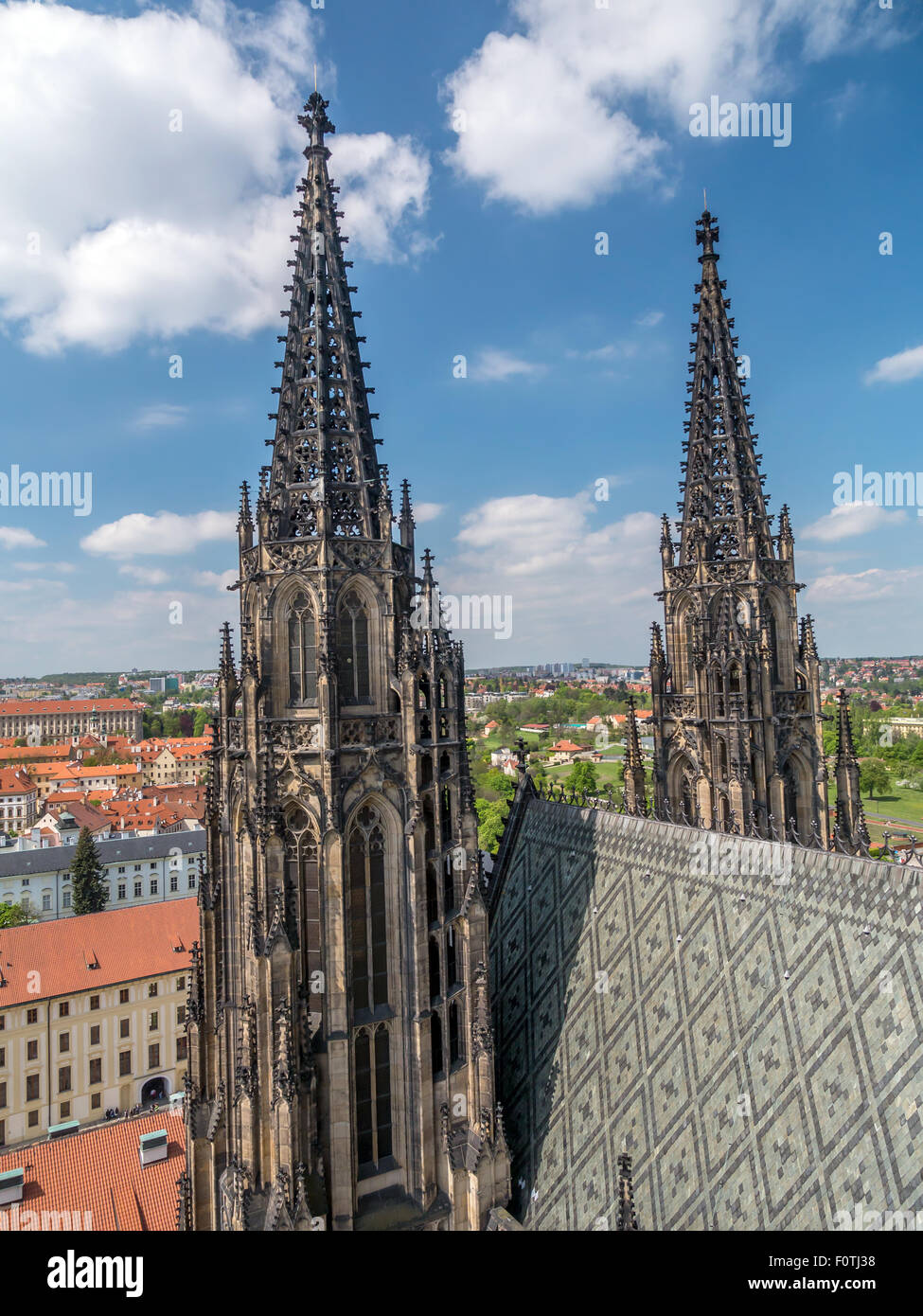 Torri gotiche del Metropolita Cattedrale dei Santi Vito, Venceslao e Adalberto, il Castello di Praga, Repubblica Ceca Foto Stock