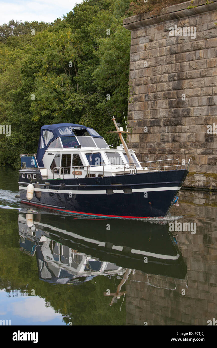 Cruiser su Gloucester e Nitidezza Canal vicino a nitidezza, Gloucestershire, England, Regno Unito Foto Stock