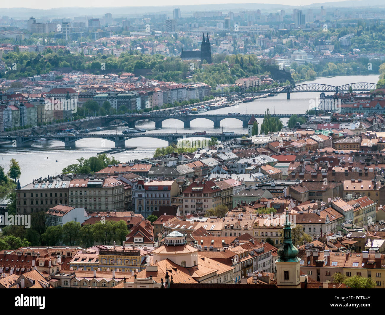 Vista panoramica della Città Vecchia di Praga con ponti sul fiume Moldava, Praga, Repubblica Ceca Foto Stock