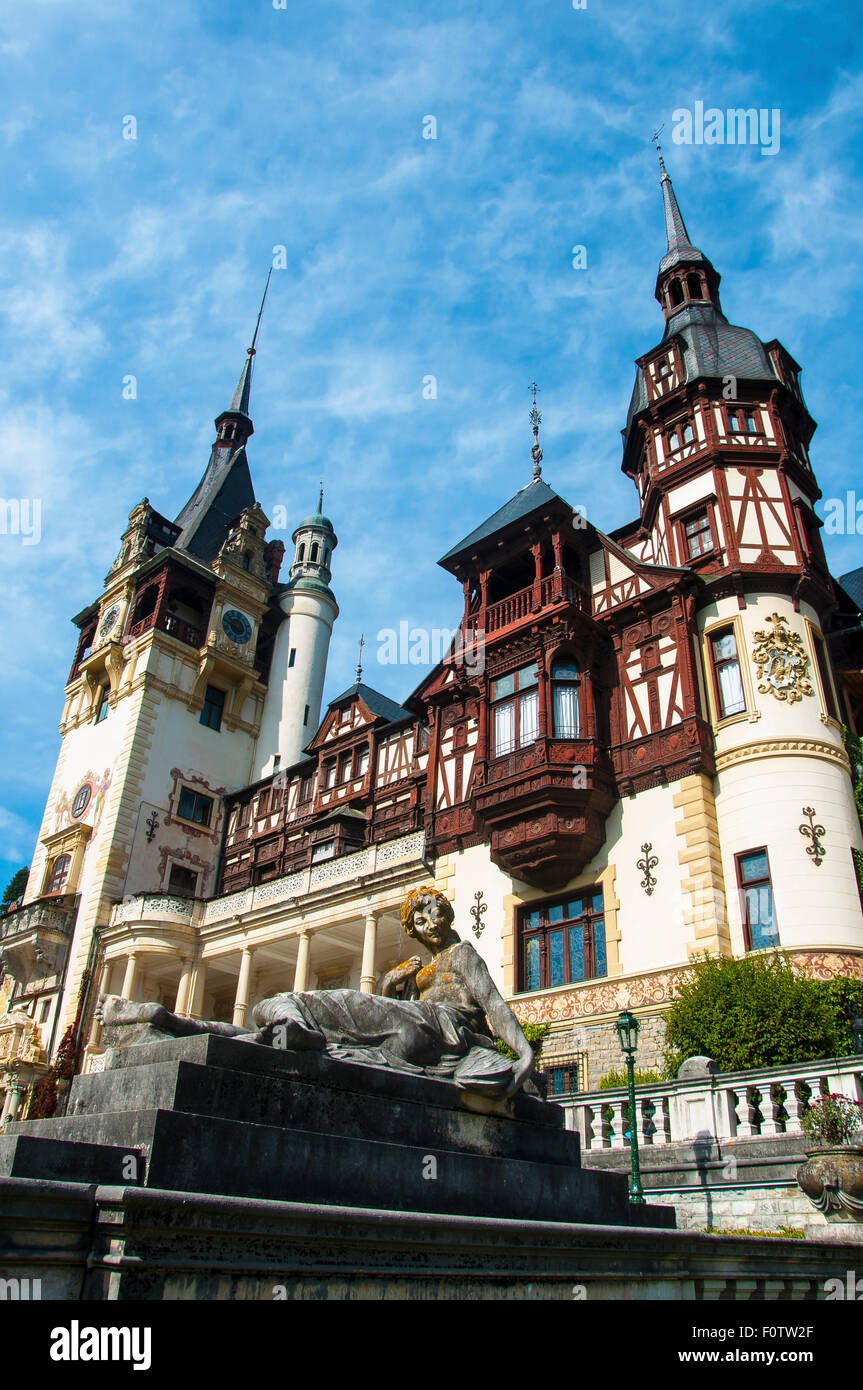 Famoso royal il castello di Peles, Sinaia, Romania Foto Stock