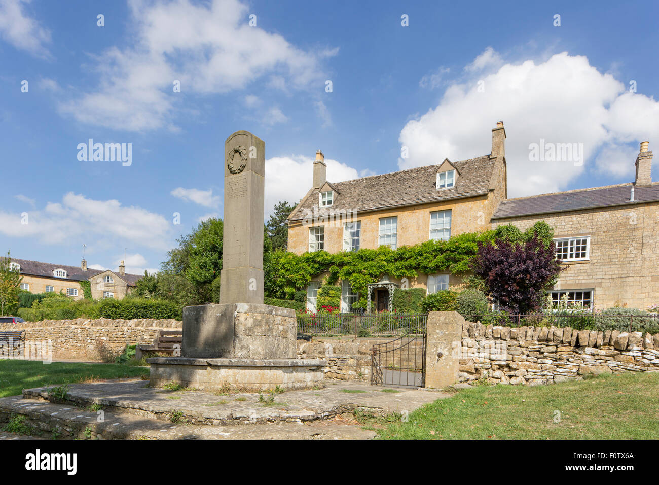 Memoriale di guerra nel villaggio Costwold di Blockley, Gloucestershire, England, Regno Unito Foto Stock