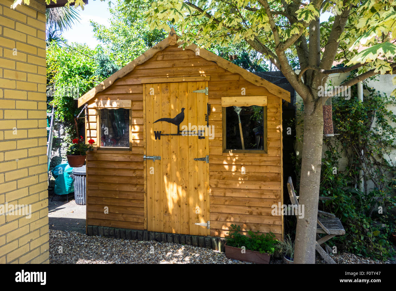 Un legno di nuova Tettoia da giardino Foto Stock