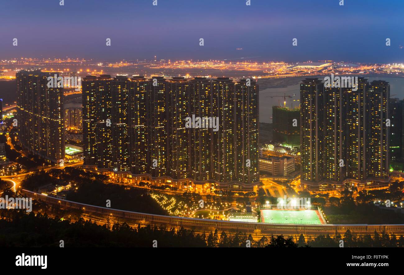 Tung Chung edifici di appartamenti e aeroporto di Hong Kong, Hong Kong, Cina Foto Stock