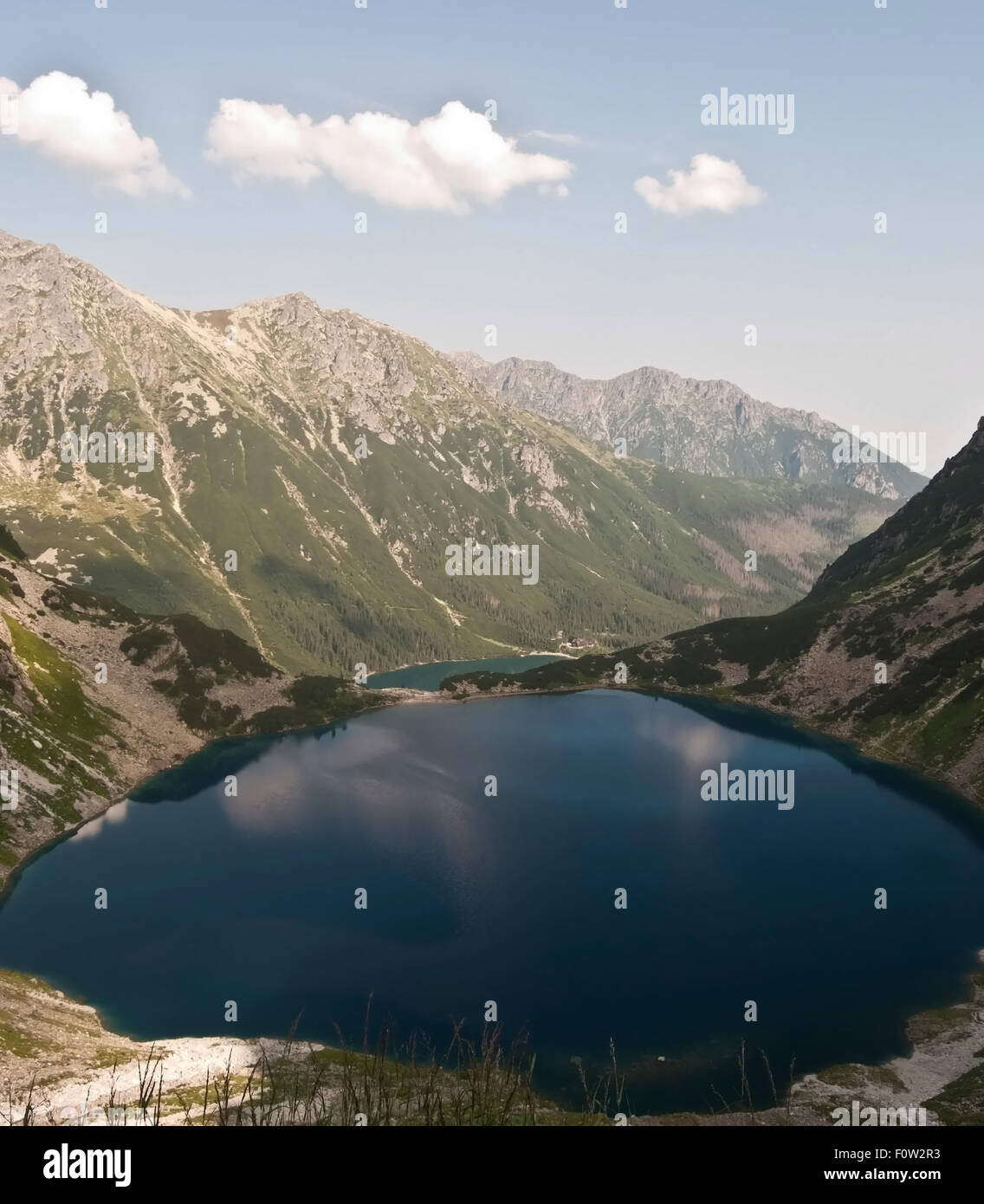 Vista Czarny Staw e Morskie Oko laghi Tatry montagne durante le escursioni a picco Rysy Foto Stock