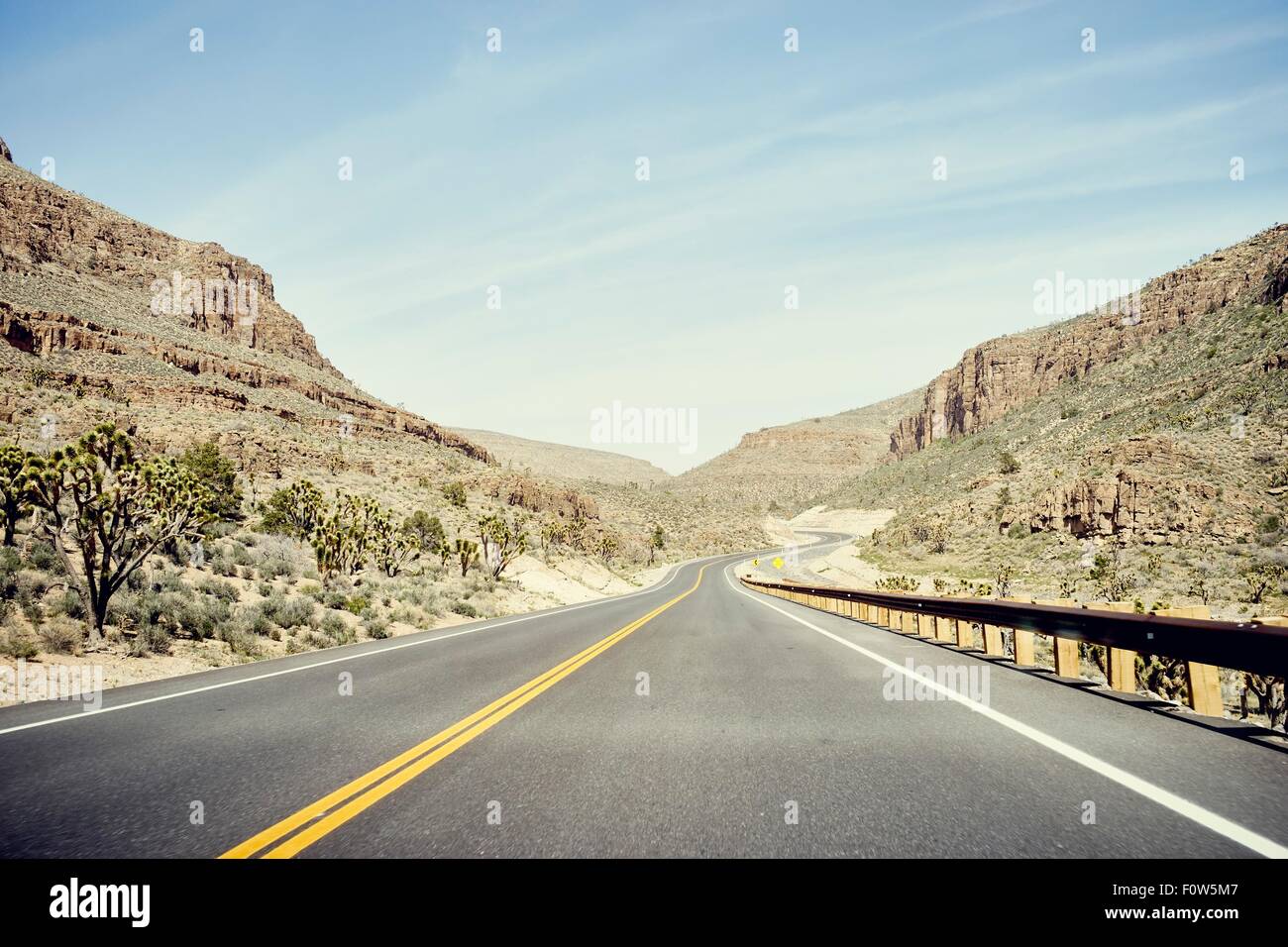 Pierce Ferry Road, in rotta verso il Grand Canyon West, Arizona, Stati Uniti d'America Foto Stock