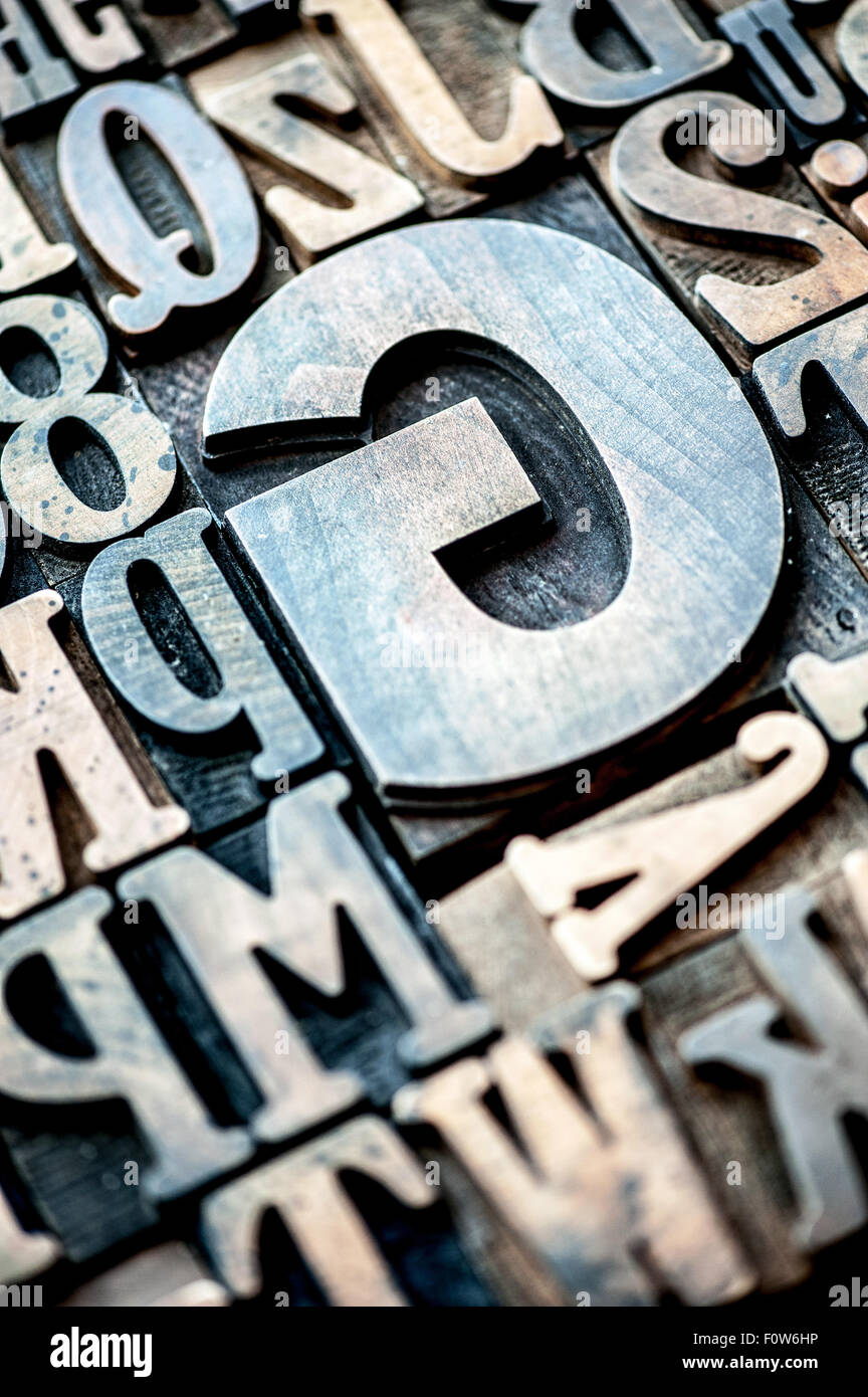 Legno alfabeto tipografici lettere e numeri Foto Stock