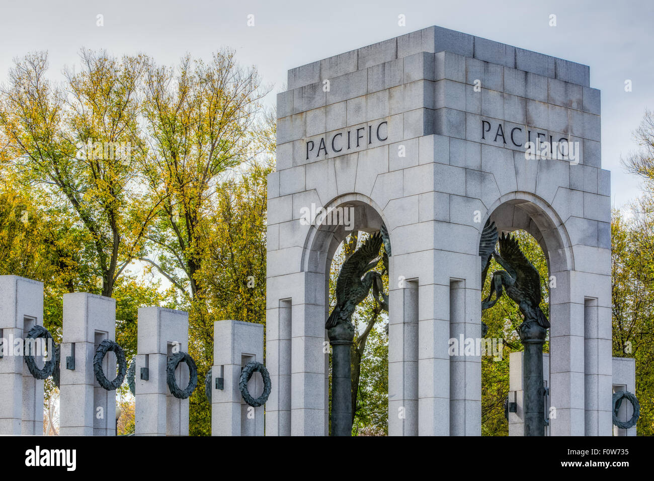 Il Memoriale della Seconda Guerra Mondiale ghirlande di Washington DC. Foto Stock