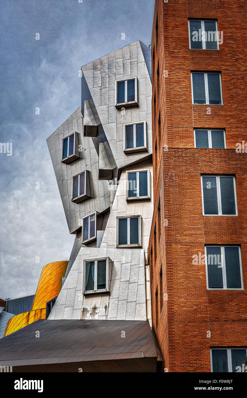 Il raggio e Maria stata Center complesso universitario dal Premio Pritzker premiato architetto Frank Gehry per il Massachusetts Institure of Technology (MIT). Situato a Cambridge, Massachusetts. Foto Stock