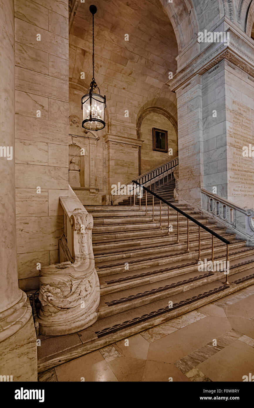 Stephen A. Schwarzman Building entrata principale denominata Astor Hall, che è comunemente noto come il New York Public Library NYPL. Foto Stock