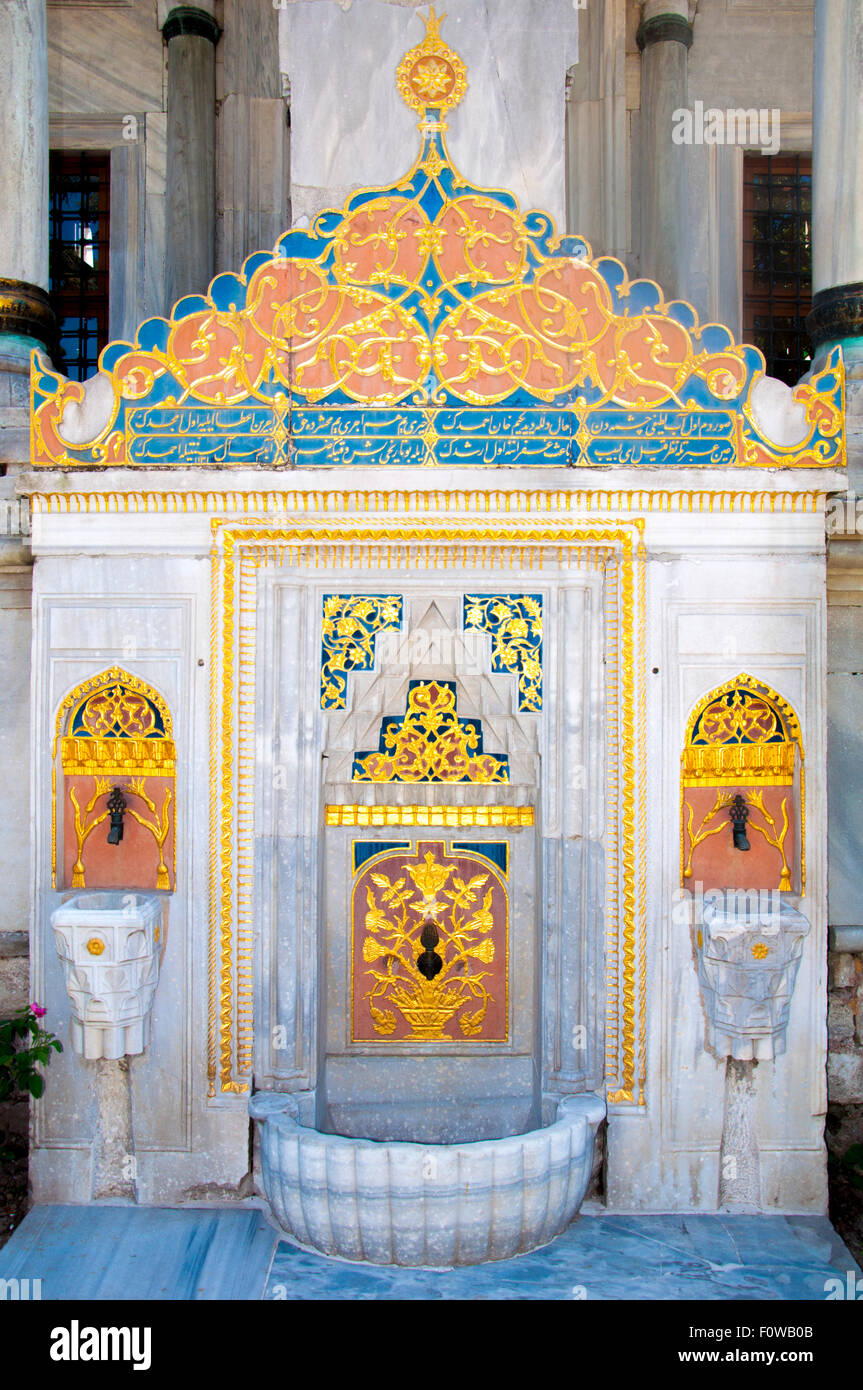 Fontana di lavaggio dal Palazzo Topkapi a Istanbul Foto Stock