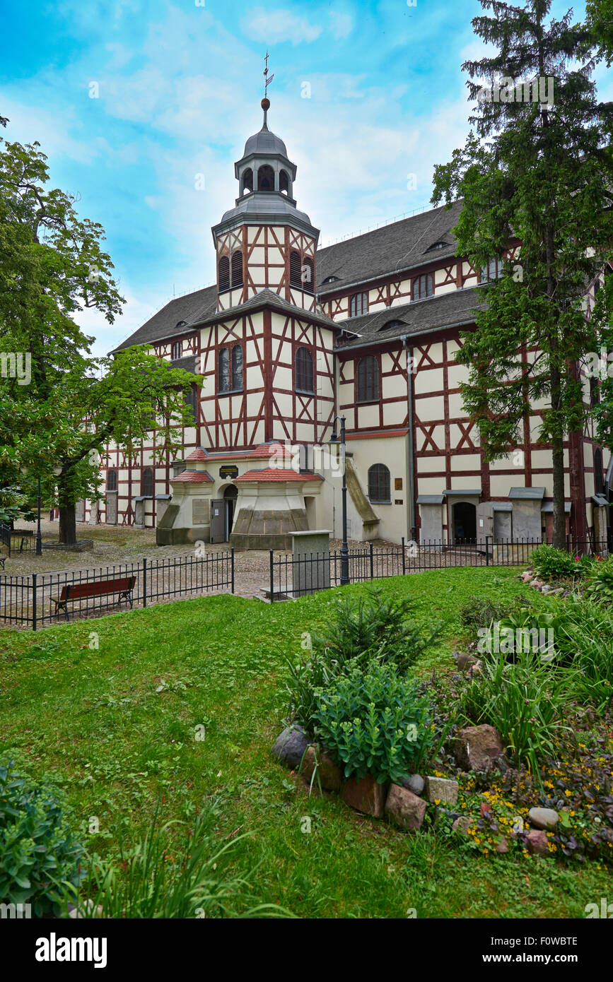 Vista esterna del legno chiesa protestante della Pace di Jawor, patrimonio culturale mondiale dell UNESCO, Bassa Slesia, Polonia Foto Stock