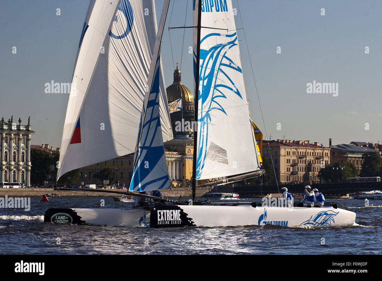 San Pietroburgo, Russia. 21 Agosto, 2015. GAZPROM Team (Russia) con la Russia 2012 e 2008 Olympic marinaio Laser Igor Lisovenko. Credito: studio204/Alamy Live News Foto Stock