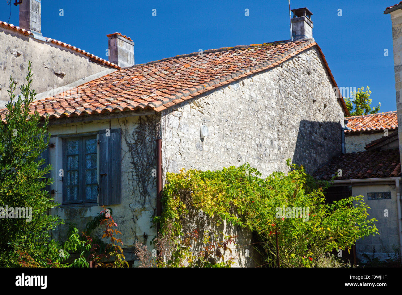 Il vecchio villaggio francese di edifici, Genac, Poitiers Charente, a sud ovest della Francia Foto Stock