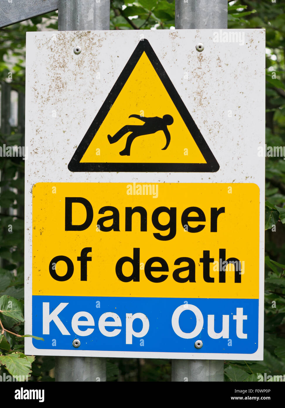 Segno o avviso pericolo di morte Tenere fuori New Lanark, South Lanarkshire, Scotland, Regno Unito Foto Stock