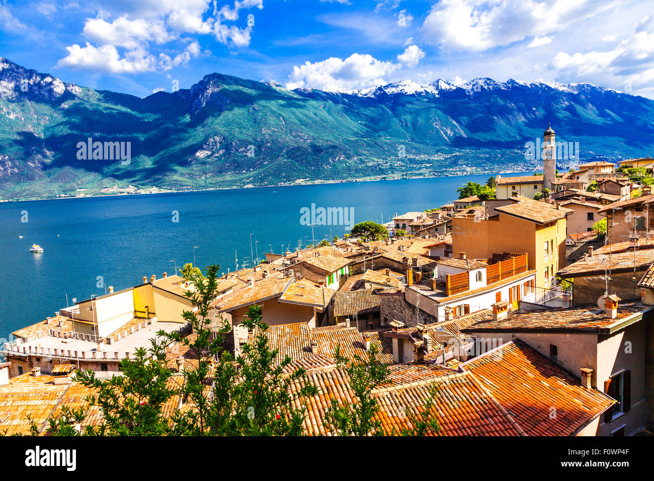Limone - città pittorica in Lago di Garda, Italia Foto Stock