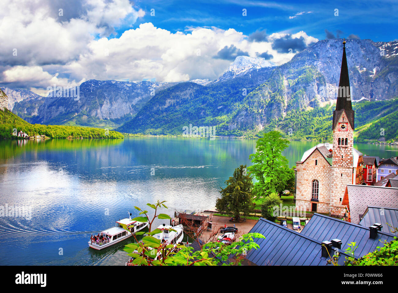 Pittoresco villaggio e il lago Hallstatt, Austria Foto Stock