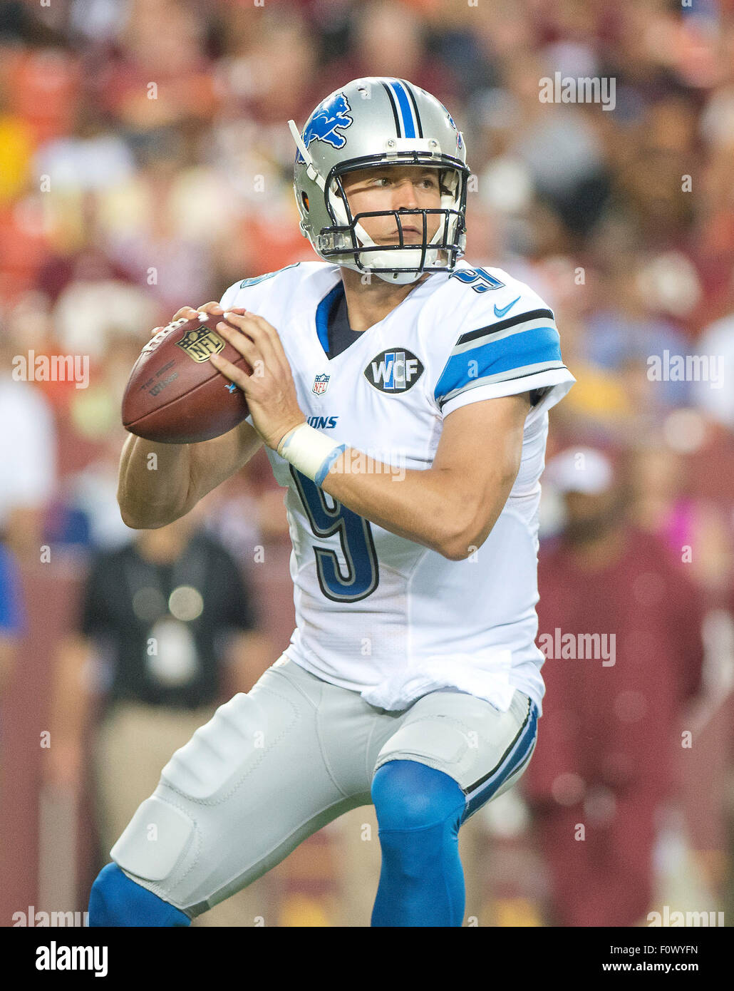 Detroit Lions quarterback Matthew Stafford (9) cerca di passare nel primo trimestre contro Washington Redskins a FedEx in campo Landover, Maryland il giovedì 20 agosto, 2015. Credito: Ron Sachs/CNP - nessun filo SERVICE - Foto Stock