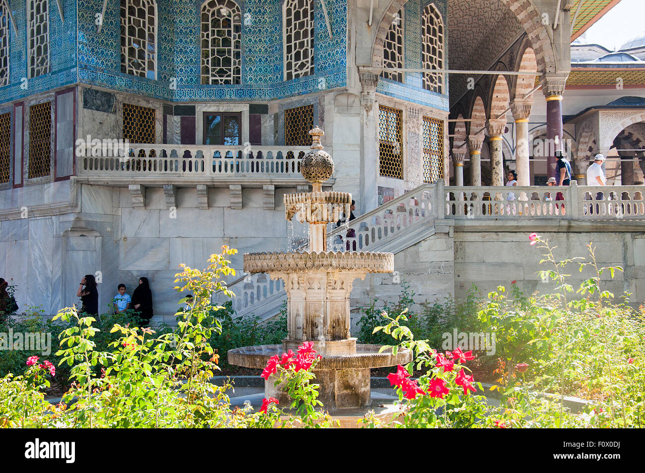 Istanbul, Turchia - 19 agosto 2015: vista verso Baghdad chiosco situato nel palazzo Topkapi a Istanbul, Turchia. Foto Stock