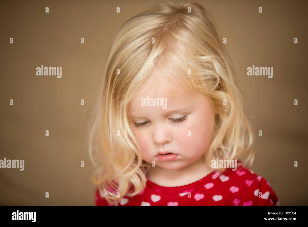 Ritratto di bambina di età compresa da 3 a 5 anni di età. Foto Stock