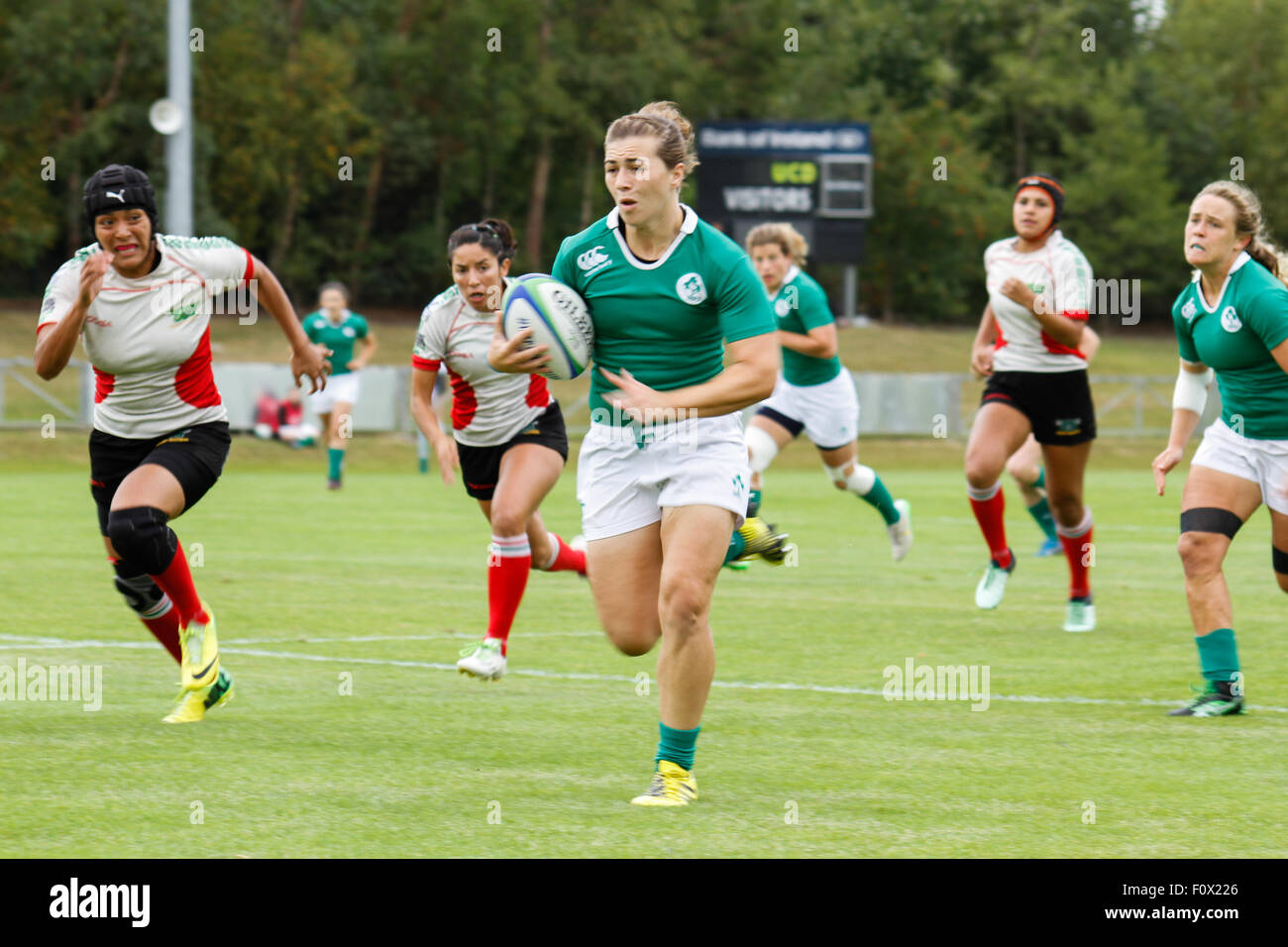 Dublino, Irlanda. Il 22 agosto 2015. Irlanda v Messico durante la donna Sevens qualificatore di serie corrisponde all'UCD Bowl, Dublino. L'Irlanda ha vinto la partita 64 - 0. Credito: Elsie Kibue / Alamy Live News Foto Stock