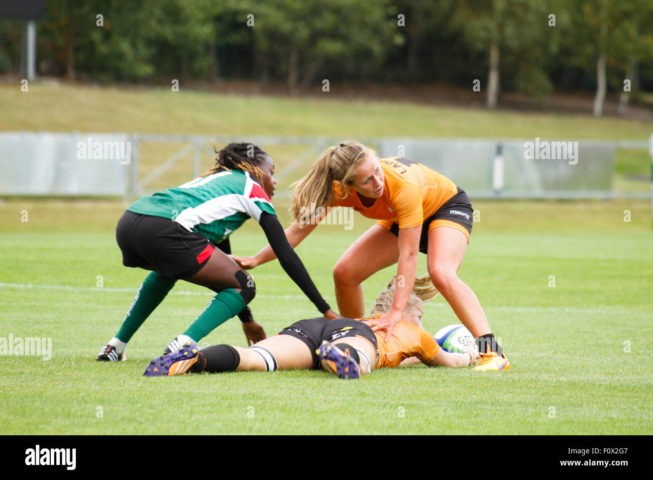 Dublino, Irlanda. Il 22 agosto 2015. Paesi Bassi v Kenya gioco durante la donna Sevens qualificatore di serie corrisponde all'UCD Bowl, Dublino. Paesi Bassi ha vinto 22 - 7. Credito: Elsie Kibue / Alamy Live News Foto Stock