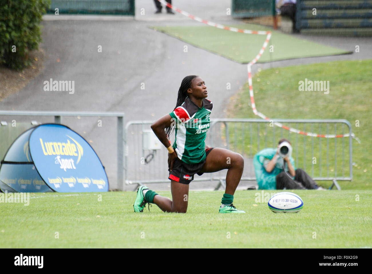 Dublino, Irlanda. Il 22 agosto 2015. Janet Owino dopo segnando il solo provare per il Kenya durante i Paesi Bassi v Kenya gioco per la donna Sevens qualificatore di serie corrisponde all'UCD Bowl, Dublino. Paesi Bassi ha vinto 22 - 7. Credito: Elsie Kibue / Alamy Live News Foto Stock