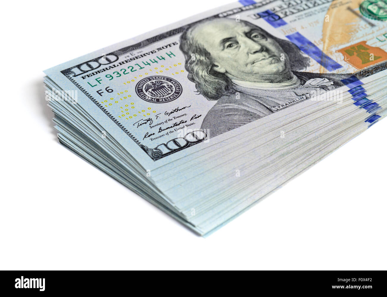 Pila di centinaia di dollari isolato su bianco Foto Stock