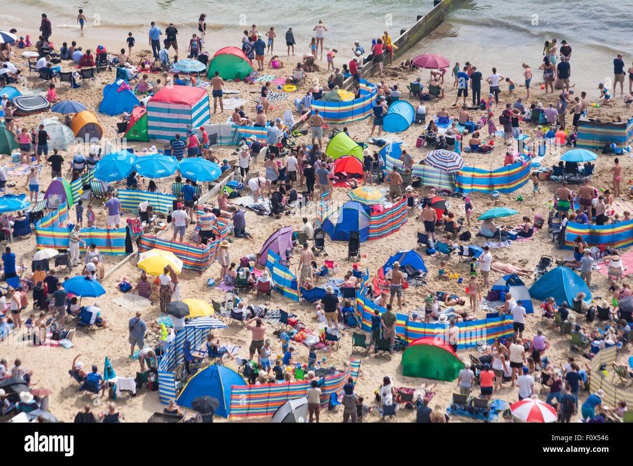 Bournemouth, Regno Unito. Il 22 agosto 2015. I visitatori si scende sul Bournemouth per l'Ottava annuale Bournemouth Air Festival. Credito: Carolyn Jenkins/Alamy Live News Foto Stock