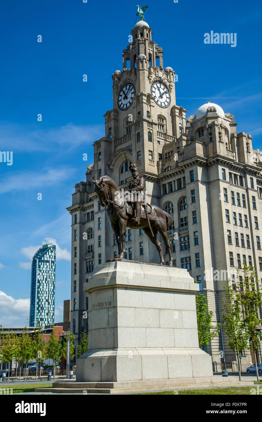 Liverpool, il Royal Liver Building Foto Stock