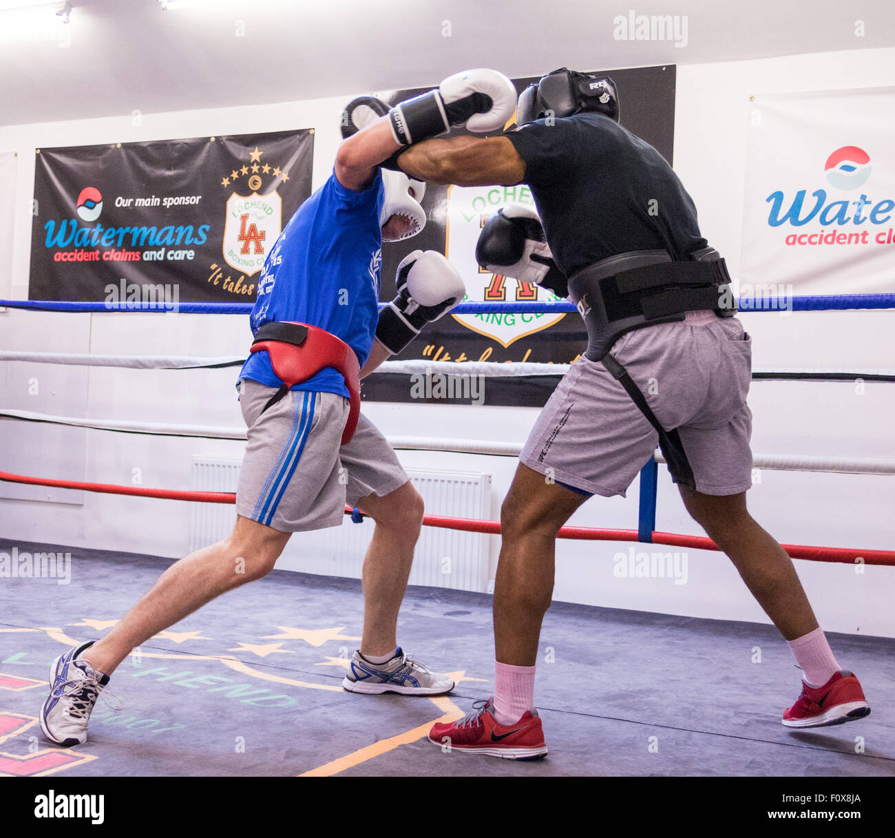 Edinburgh, Regno Unito; 22 agosto 2015; MGM Scozia Boxing formazione pubblica; Brian Forsyth risparmiarsi; MGM Scozia Boxing Formazione pubblica presso la struttura Lochend Amateur Boxing Club; Mark Ingram/Alamy Live News Foto Stock