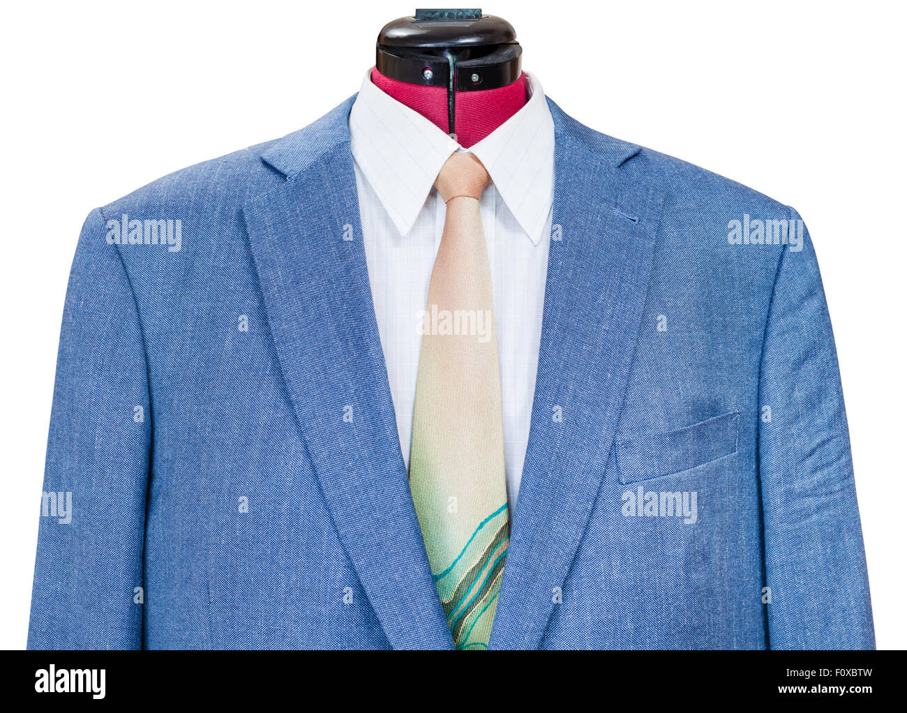 Business suit sul manichino sarto - blu camicia di seta con camicia e cravatta close up isolati su sfondo bianco Foto Stock
