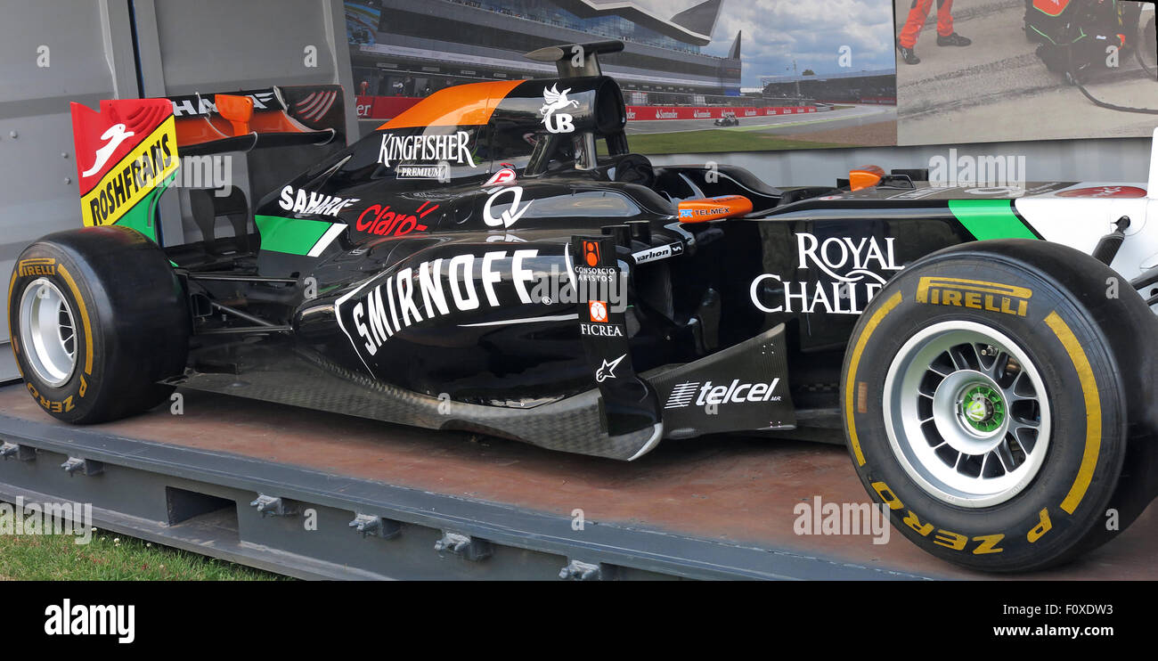 Force India Formula One Car, Silverstone, 2015 luglio - Smirnoff, Kingfisher, Telcel, Royal Challenge, P Zero Foto Stock