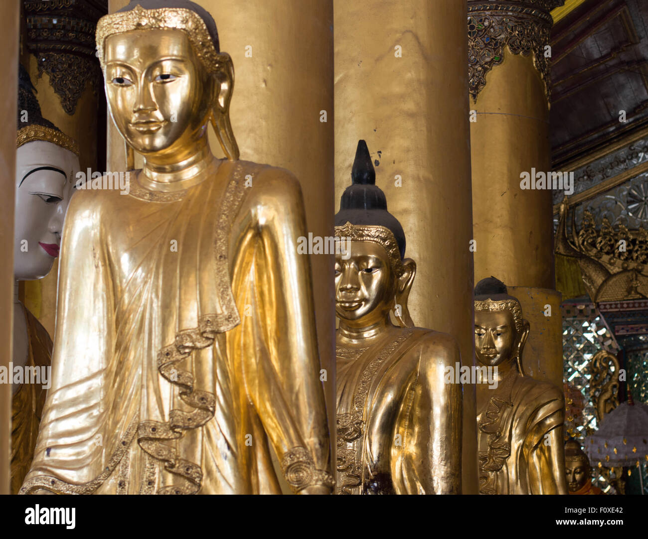 Statue dorate di Buddha Foto Stock