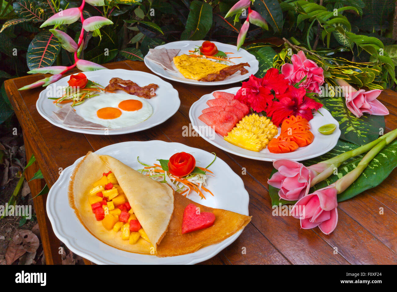 La deliziosa prima colazione viene servito il cibo in qualsiasi momento al Riverside cottages in KHO SOK, un luogo di soggiorno perfetto per visitare Kho Sok Nazione Foto Stock