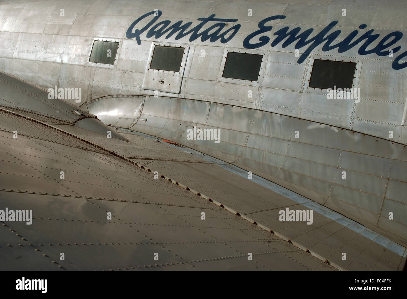 Douglas DC3 aeromobili a Qantas fondatori Museum, Longreach, Queensland, Australia. Foto Stock