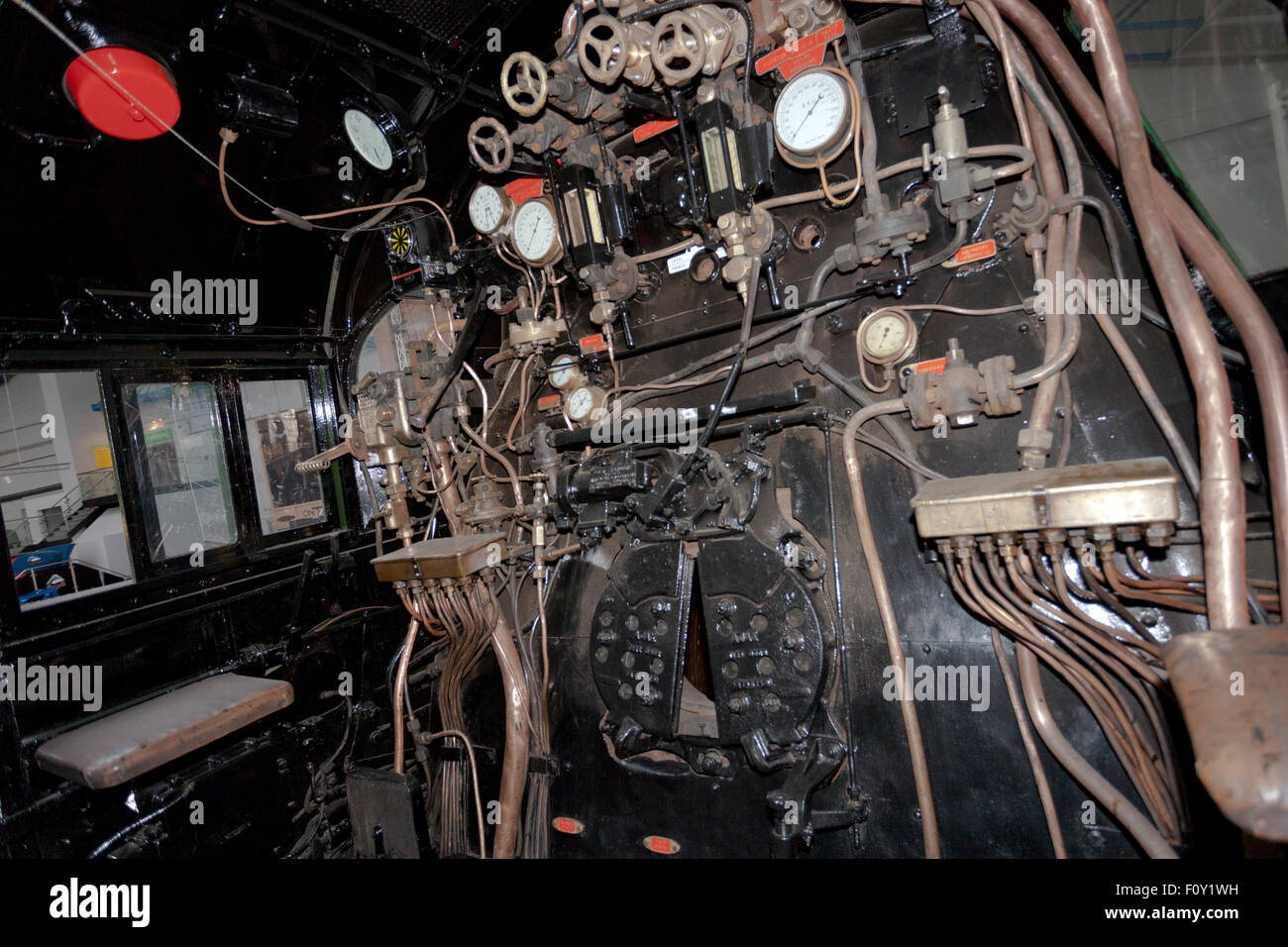 La pedana di Bulleid Ex-Southern 34051 ferroviaria "Winston Churchill" nel museo nazionale delle ferrovie, York, England, Regno Unito Foto Stock