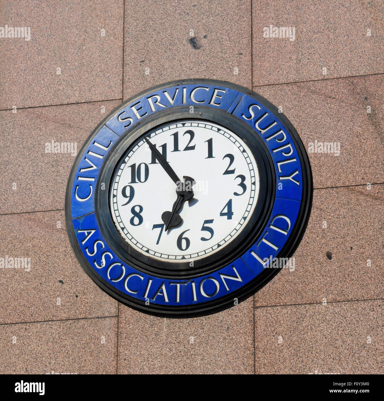 Servizio civile Associazione Alimentazione orologio, Strand (angolo con Bedford Street), Londra, Inghilterra, Regno Unito (numeri arabi) Foto Stock