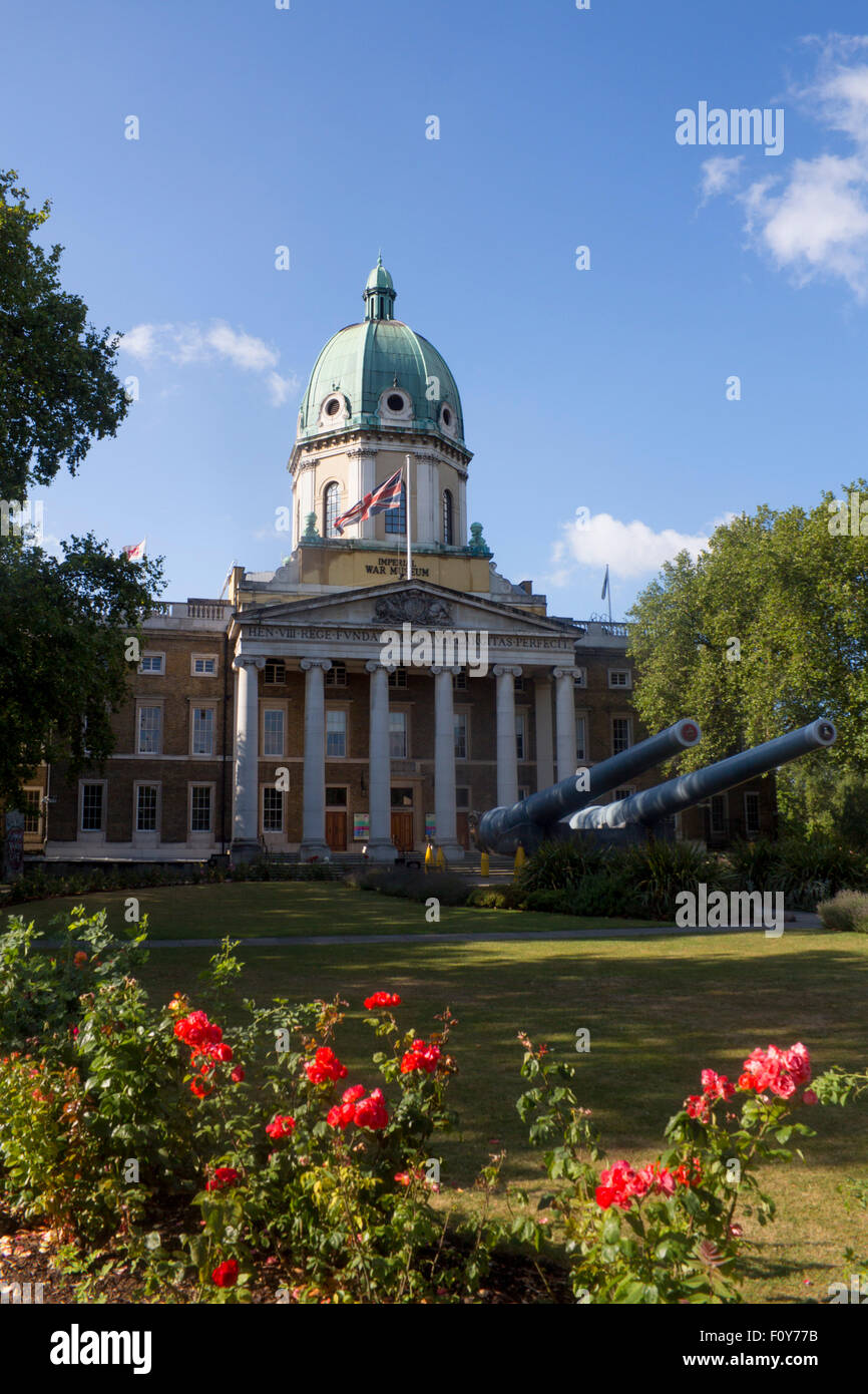 Imperial War Museum esterno vista la mattina Kennington Lambeth Londra Inghilterra REGNO UNITO Foto Stock