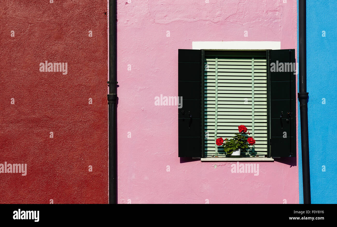 Bande di colore su tradizionalmente case dipinte Burano Laguna di Venezia Veneto Italia Europa Foto Stock