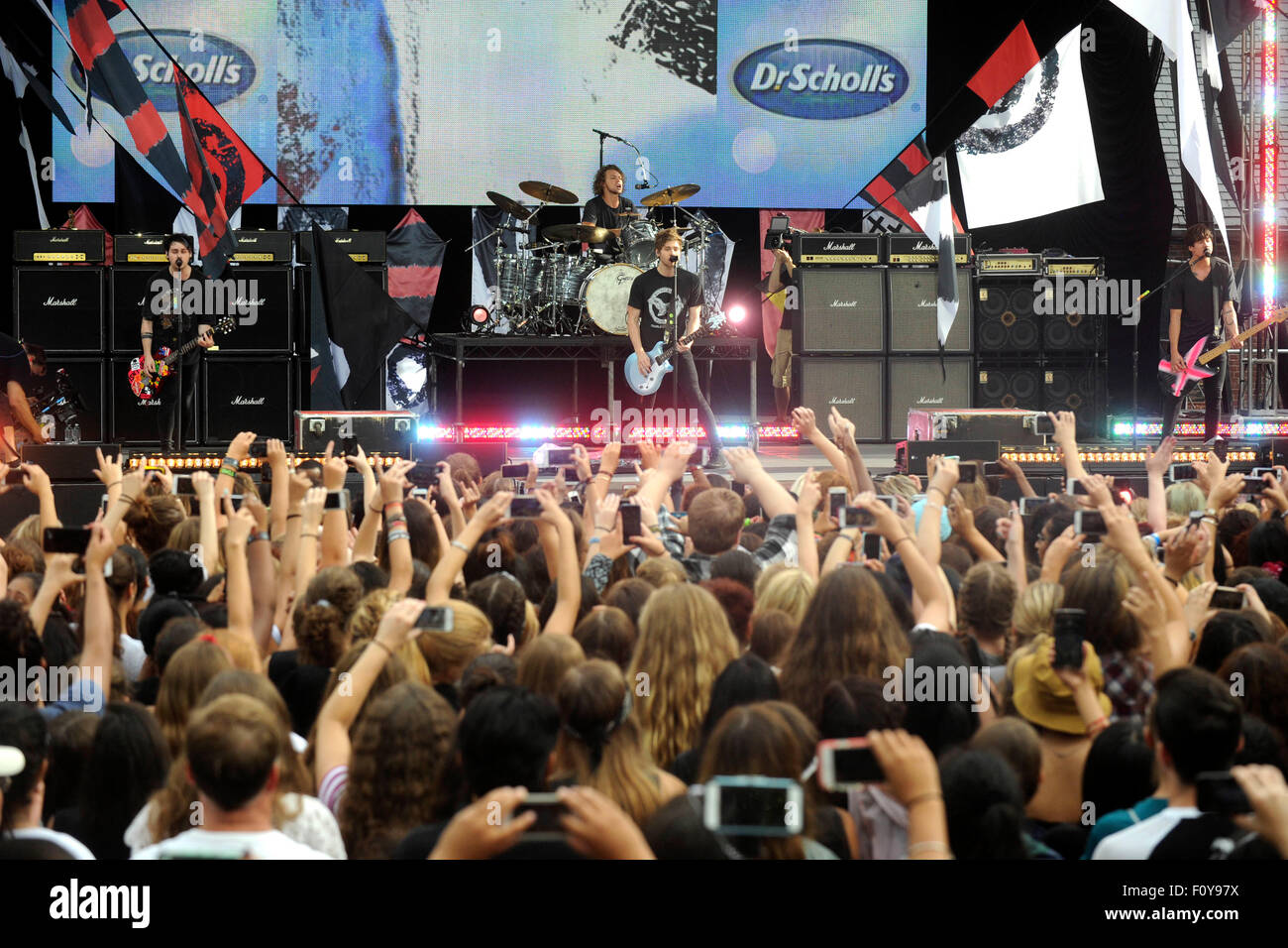 La città di New York. 21 Ago, 2015. Michael Clifford, Ashton Irwin, Luca Hemmings e Calum cofano di 5 secondi di estate eseguire su ABC della 'Good Morning America' al riquadro Rumsey, Central Park, il 21 agosto 2015 nella città di New York. © dpa/Alamy Live News Foto Stock