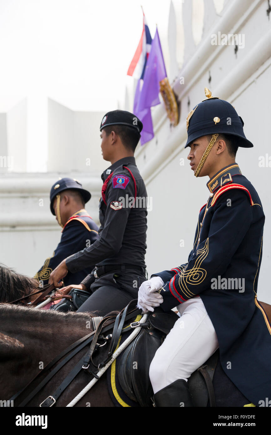 Horse Guards fuori Grand Palace, Bangkok, Thailandia Foto Stock