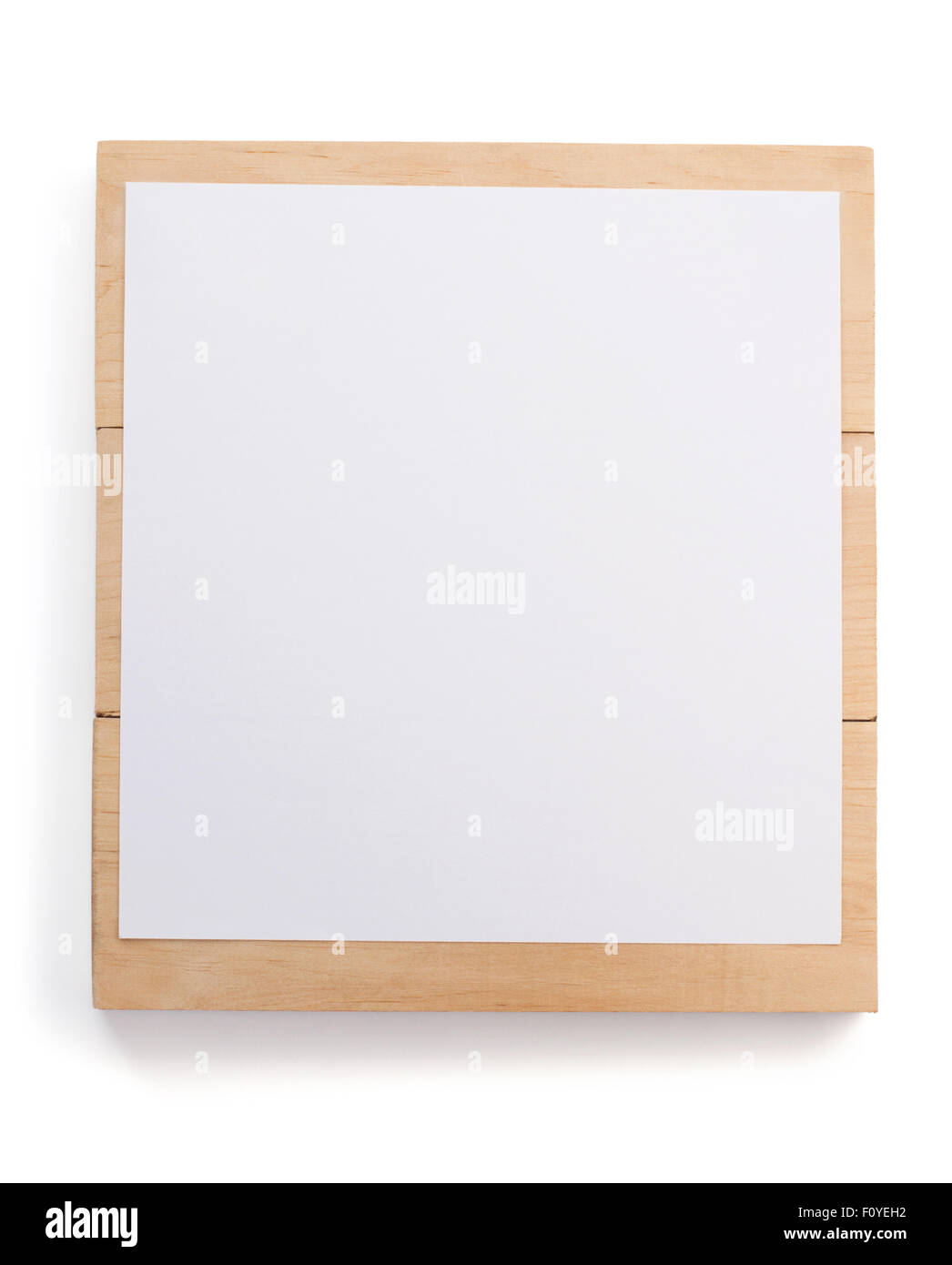 Carta e cartone isolati su sfondo bianco Foto Stock