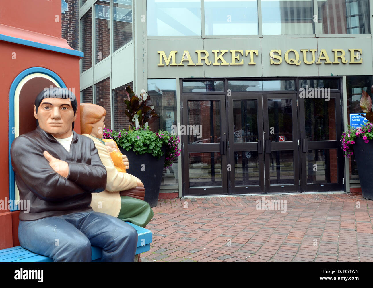 La scultura al di fuori di Piazza del Mercato, San Giovanni, New Brunswick Foto Stock
