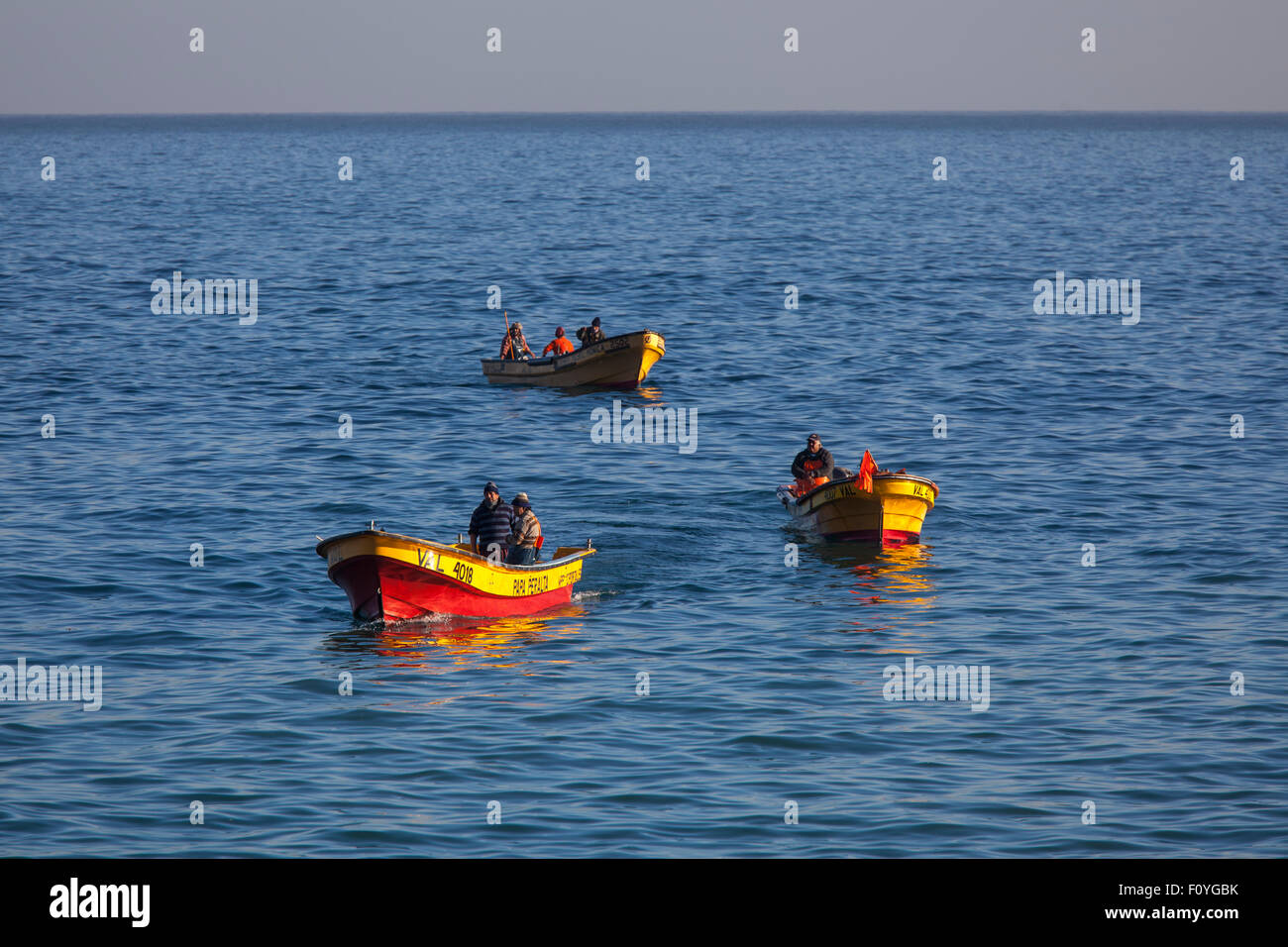 I pescatori di barche per la pesca al largo di Valparaiso, Cile Foto Stock