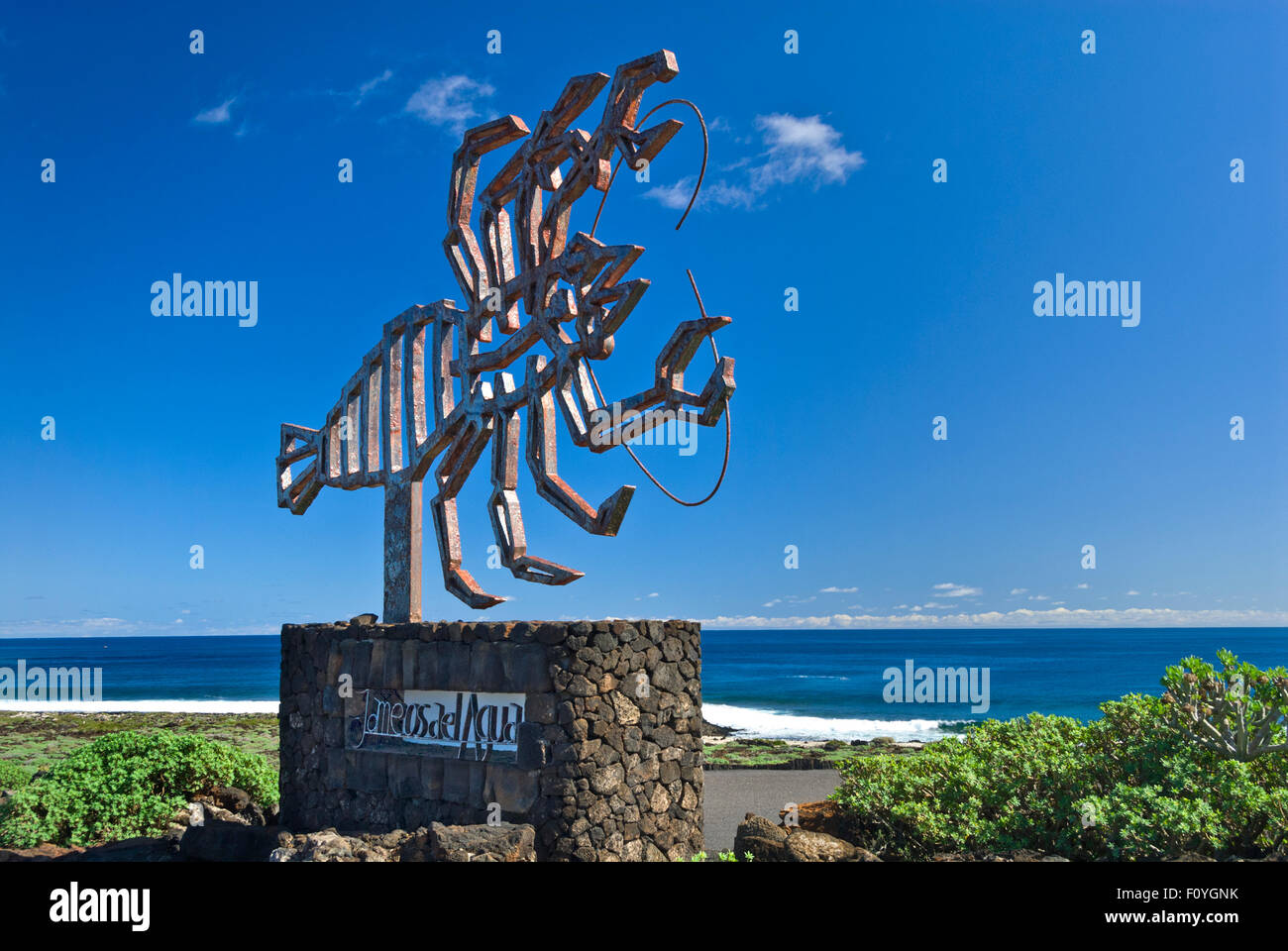 JAMEOS DEL AGUA scultura di un granchio progettato da Cezar Manrique ad ingresso a Jameos del Agua, Lanzarote isole Canarie Spagna Foto Stock