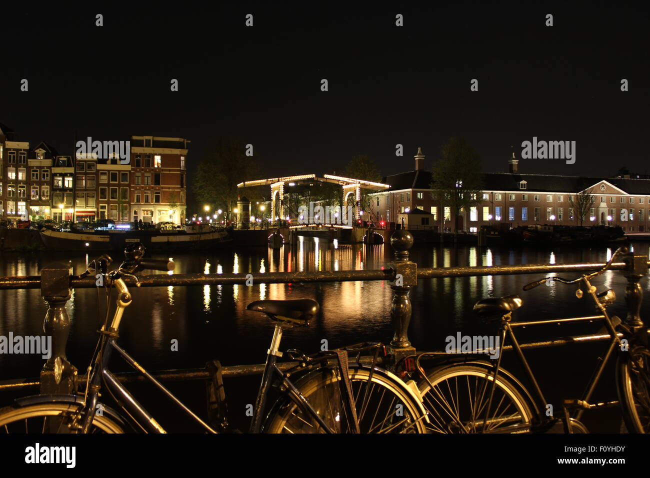 Amsterdam canal di notte Foto Stock