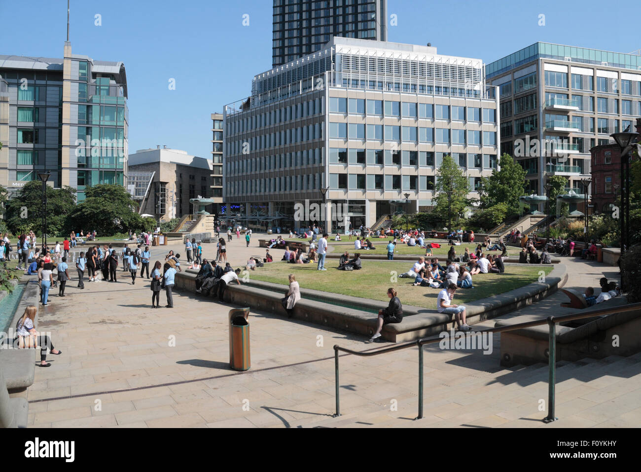 Sheffield City Centre Peace Gardens, spazio pubblico Sheffield Inghilterra Regno Unito Foto Stock