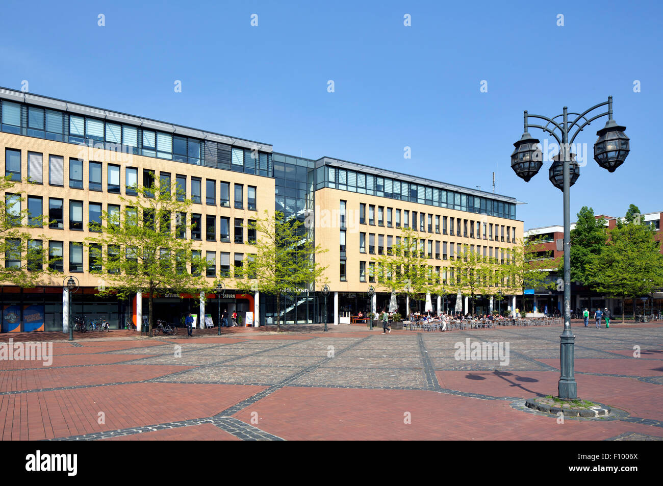 Ufficio e di edifici commerciali a Willy-Brandt-Platz, Lünen, distretto della Ruhr, Nord Reno-Westfalia, Germania Foto Stock