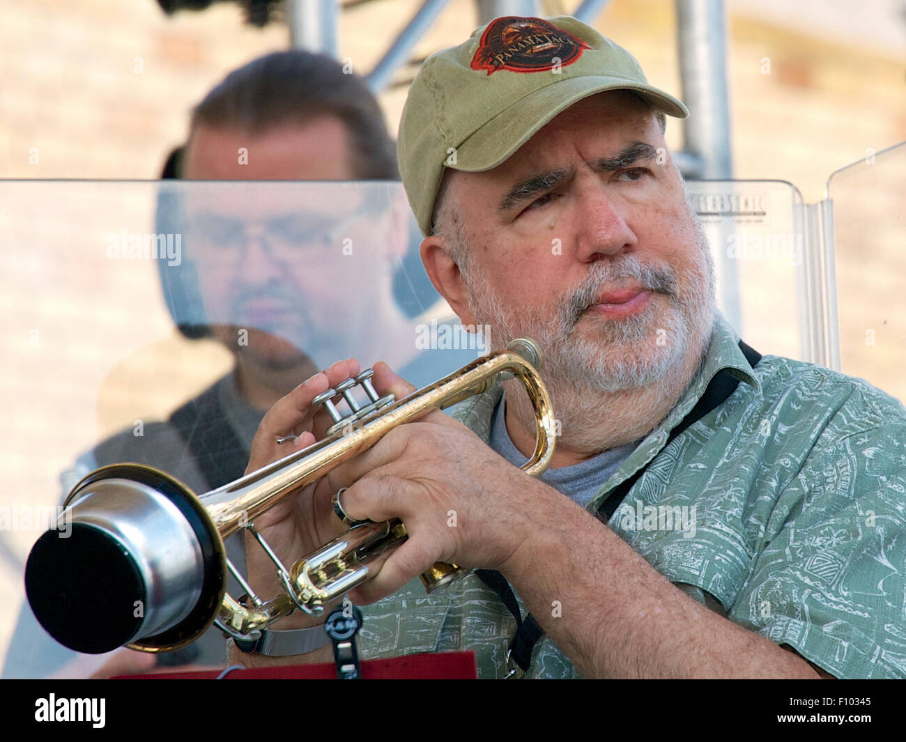 Noi musicista jazz Randy Brecker compie durante il Soundchek per l'OPEN AIR CONCERTO "anime gemelle andoki' a Budapest, Ungheria. Il 21 agosto 2015. Foto: Ursula Dueren/dpa Foto Stock